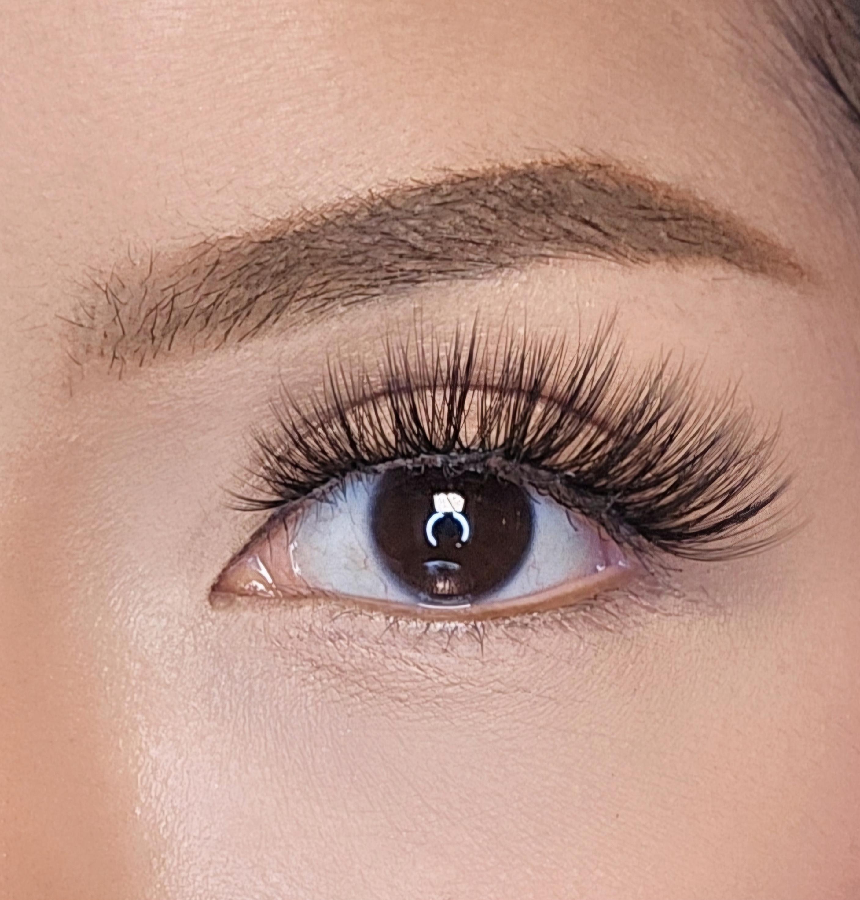 LZRD LASH GL4 style on eye close up