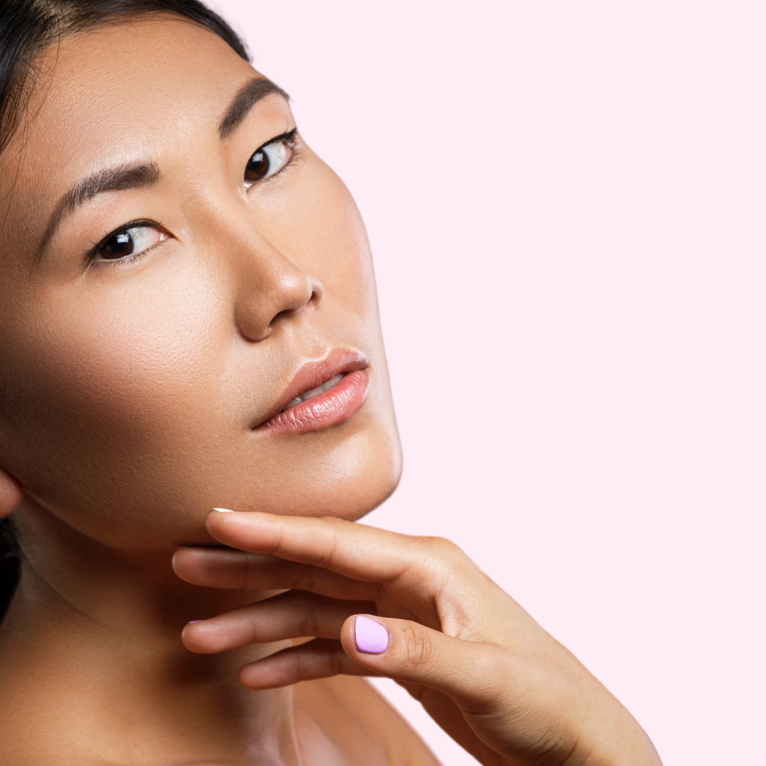 woman with monolid eye shape and vegan lashes close up